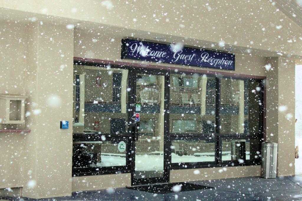 Red Arrow Inn & Suites, A Travelodge By Wyndham Montrose Exterior foto